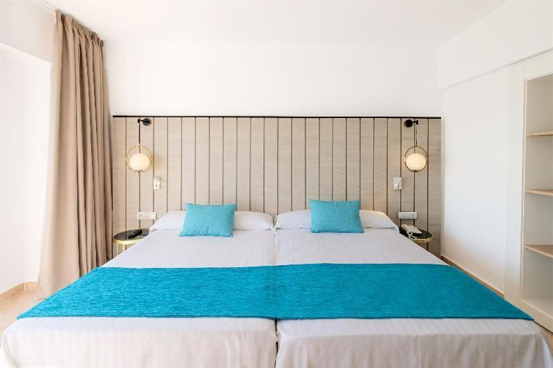 Azuline Hotel Bergantin Сан-Антоніо Номер фото